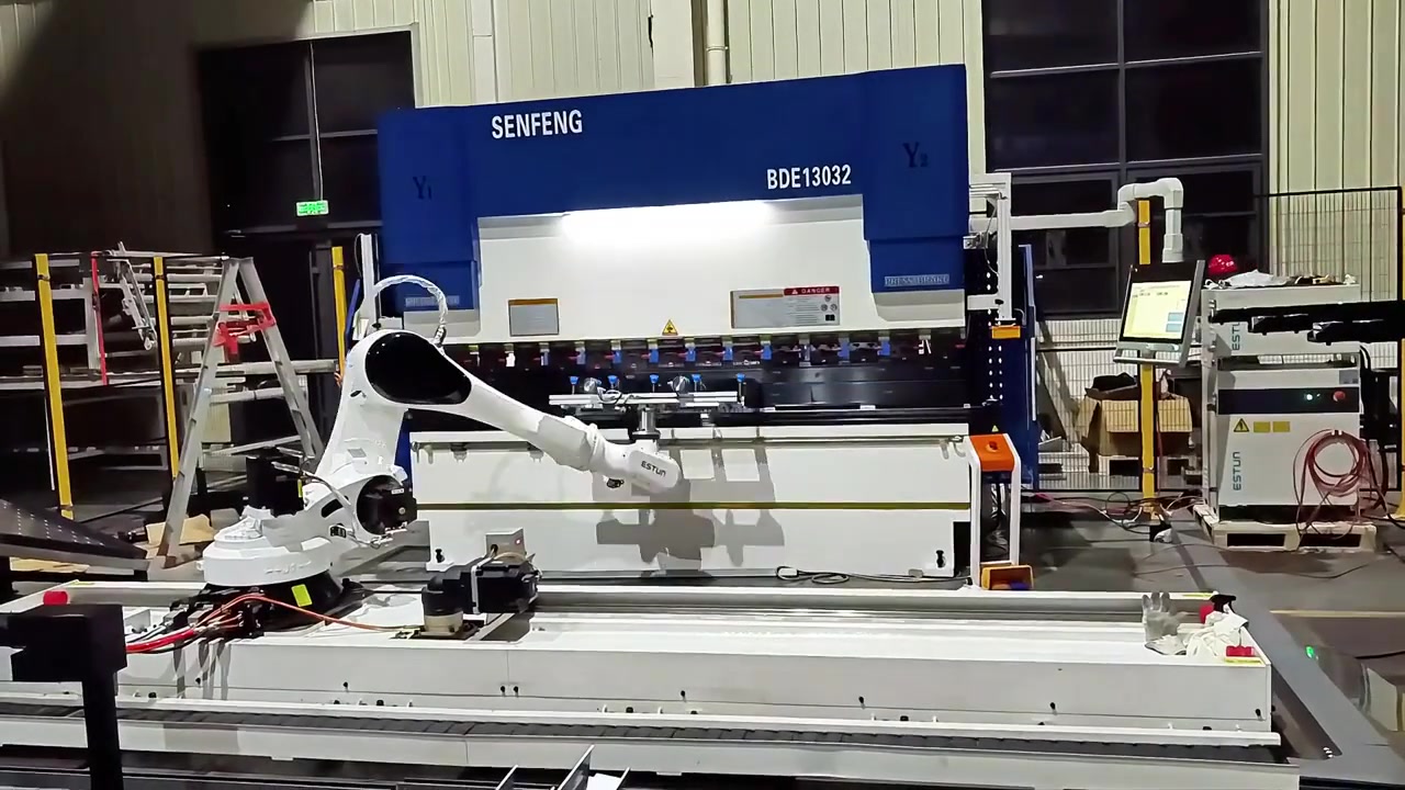 Célula robotizada de plegado SENFENG BDE13032 + Robot ER80: ficha técnica completa